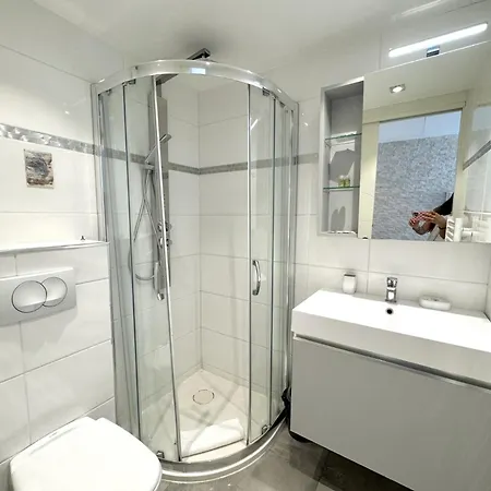 Riviera Nice: Old Town With Sea View Apartment *
