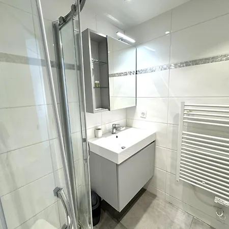 Riviera Cote D'azur - Old Town - Ac - Sea View - 50m Promenade Des Anglais- La Maison Linda דירה